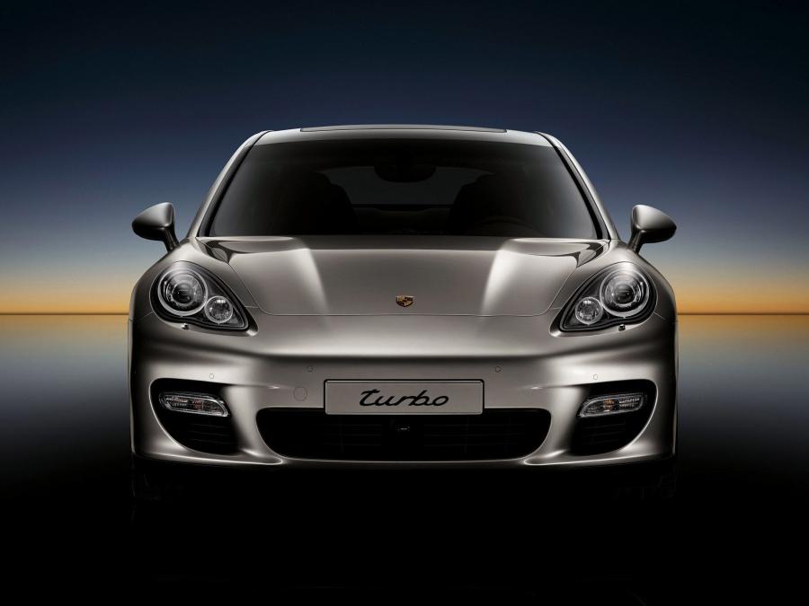  Porsche Panamera Turbo 2009 года  (фото 11 из 14)